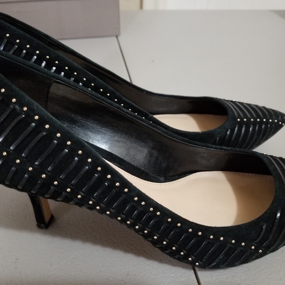 Vince Camuto  black pumps. - Picture 2 of 7